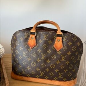 15 - *CLOSET STAPLE* LV Alma